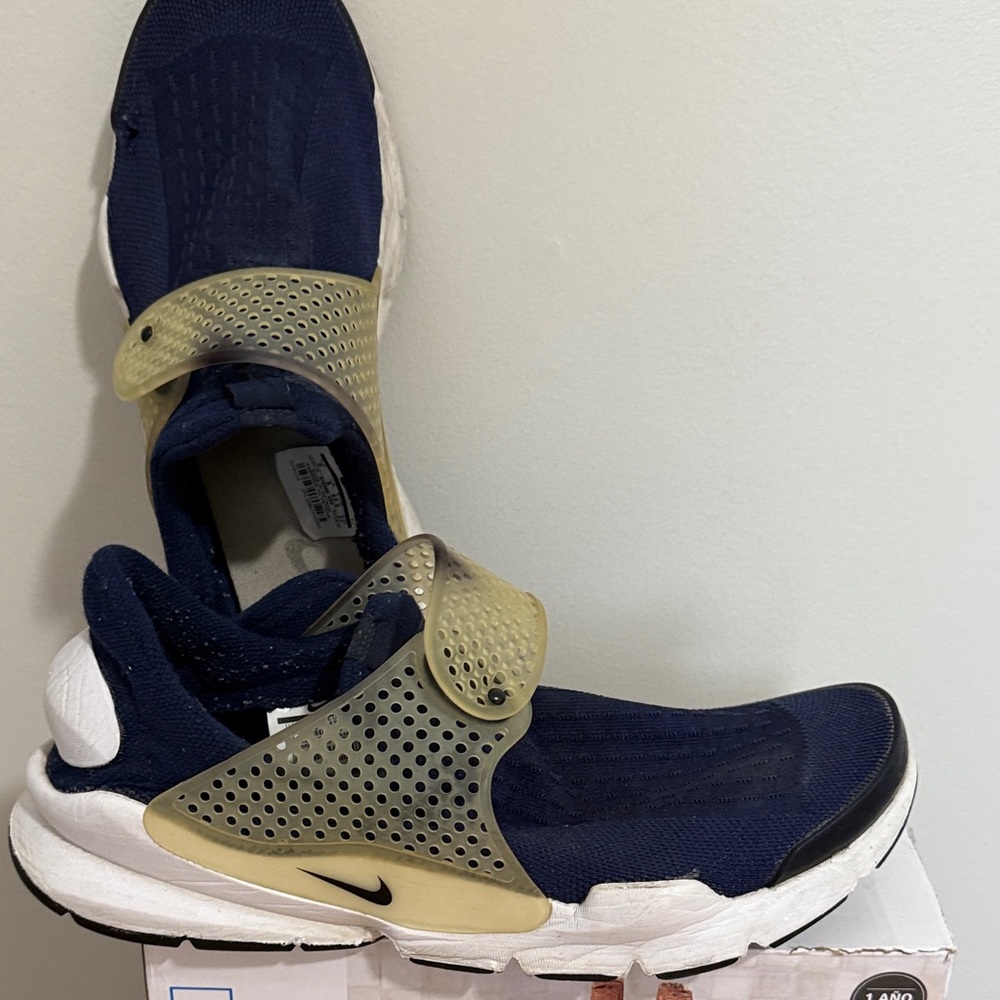 Nike Men's Navy and Beige Athletic Shoes